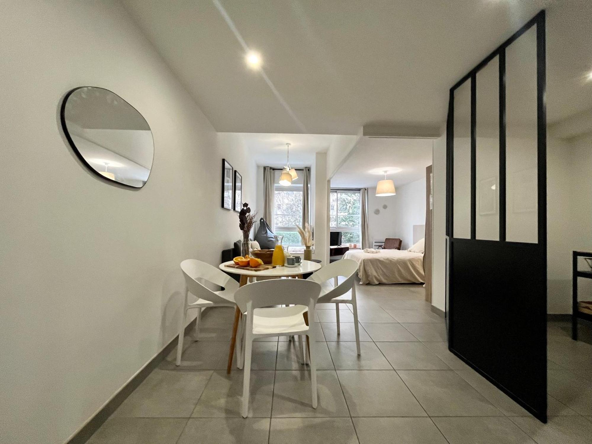Suite Danbury Lyon Buitenkant foto